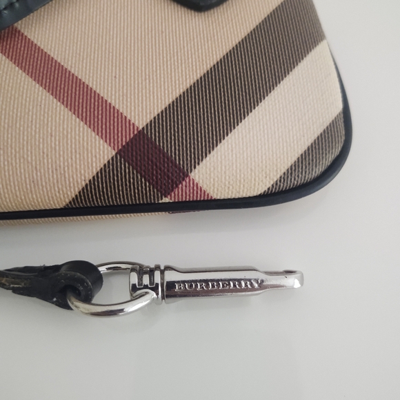 Burberry Small Nova Check Wristlet - Picture 4 of 9